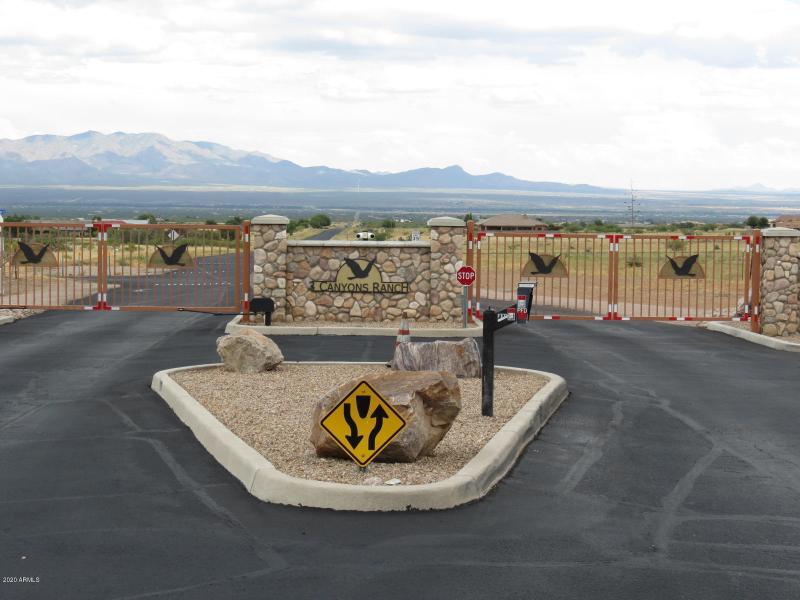 3 Canyons Entrance