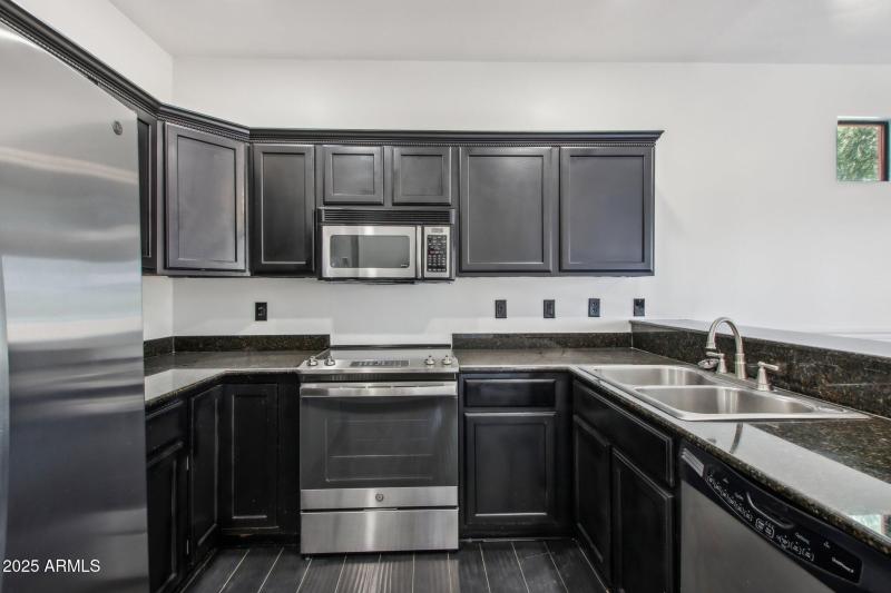 10-web-or-mls-E Roosevelt St-1205-010