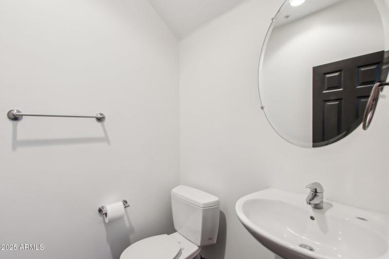 13-web-or-mls-E Roosevelt St-1205-013