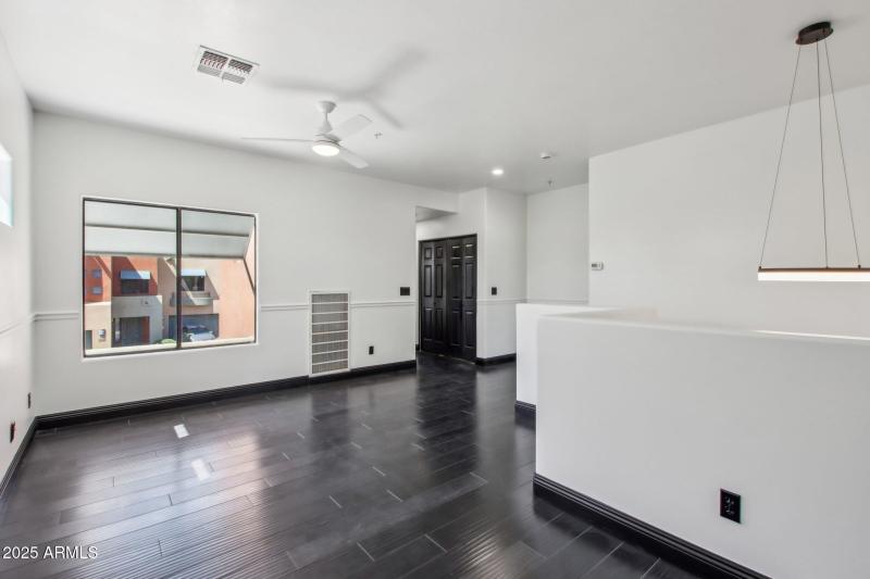 18-web-or-mls-E Roosevelt St-1205-018