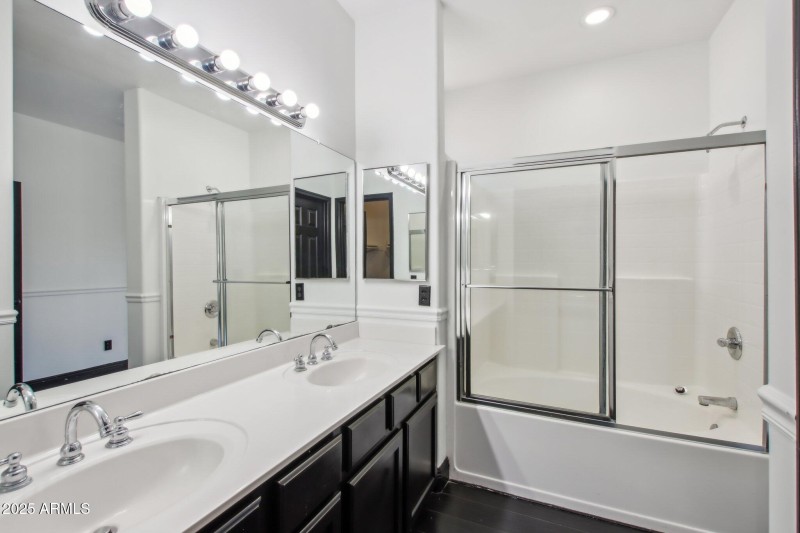 24-web-or-mls-E Roosevelt St-1205-024