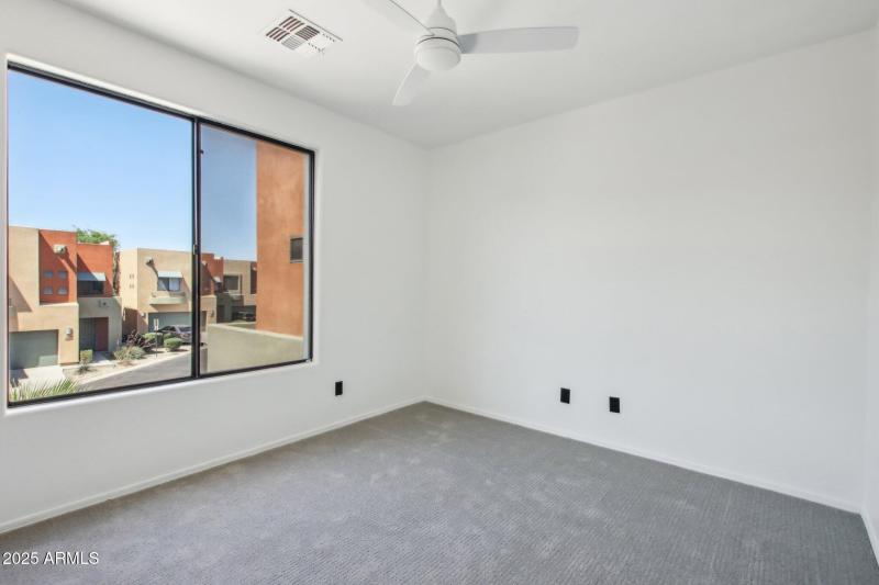 28-web-or-mls-E Roosevelt St-1205-028