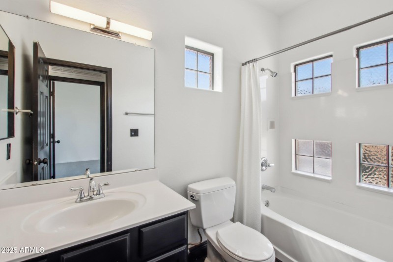 30-web-or-mls-E Roosevelt St-1205-030
