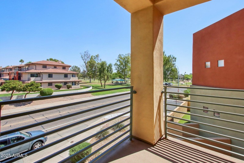 31-web-or-mls-E Roosevelt St-1205-031