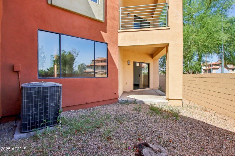 34-web-or-mls-E Roosevelt St-1205-034