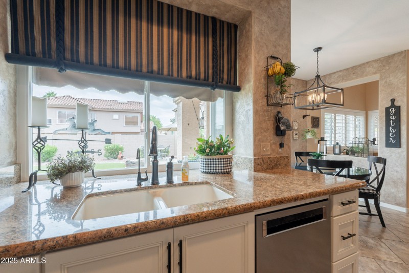 Beautiful views to your backyard!