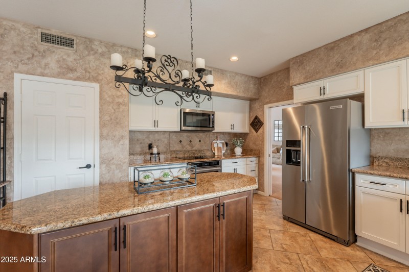 2020 updated cabinets and pulls.
