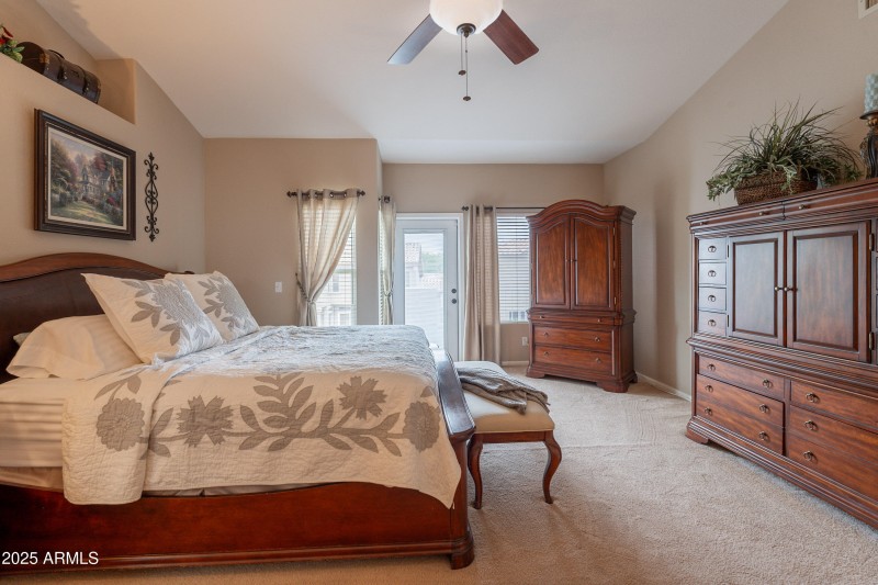 Spacious primary bedroom!