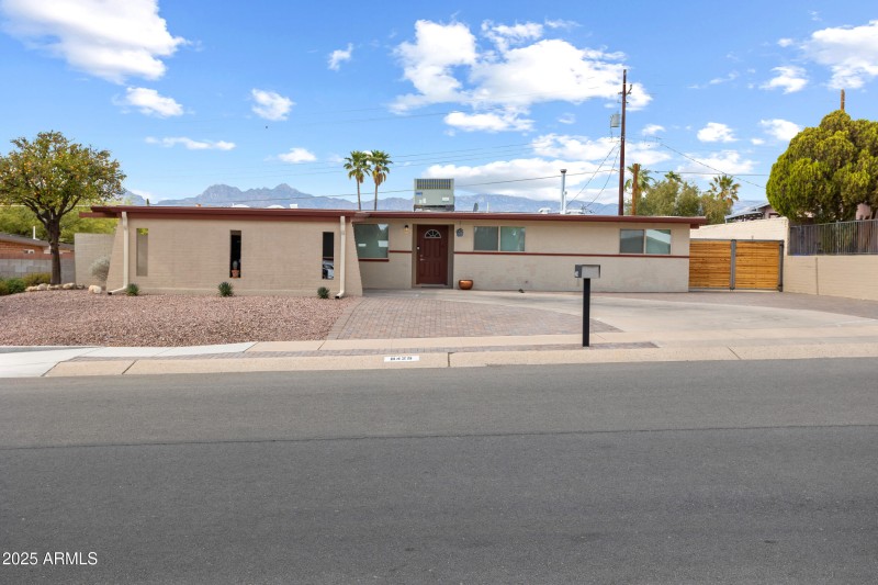 3_8425 e hawthorne st-031