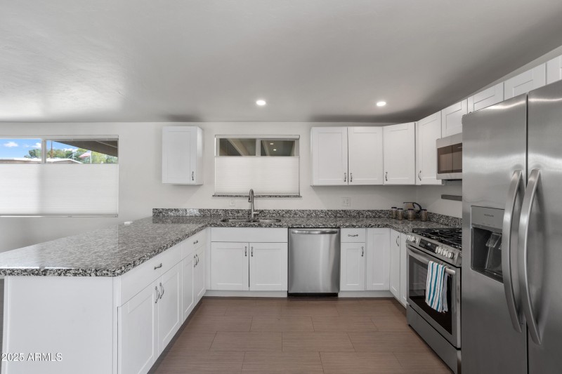 9_8425 e hawthorne st-018
