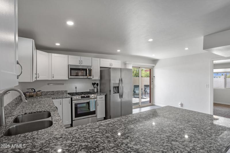 10_8425 e hawthorne st-019