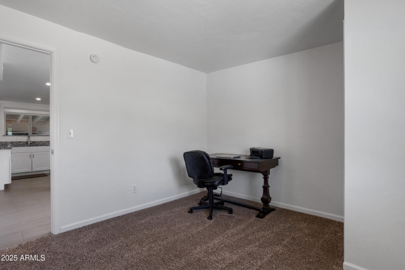 13_8425 e hawthorne st-002
