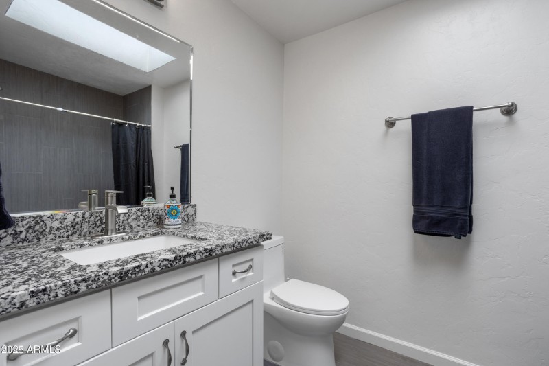 14_8425 e hawthorne st-004