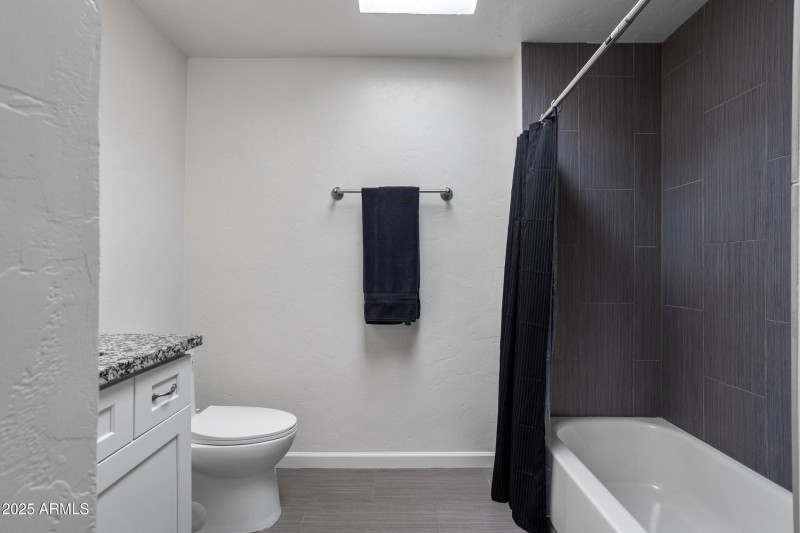 15_8425 e hawthorne st-005