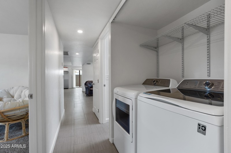 16_8425 e hawthorne st-006