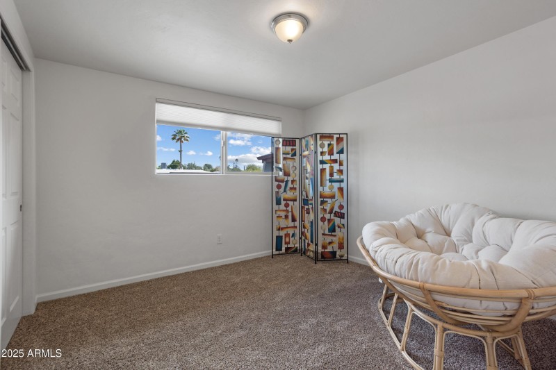 17_8425 e hawthorne st-007