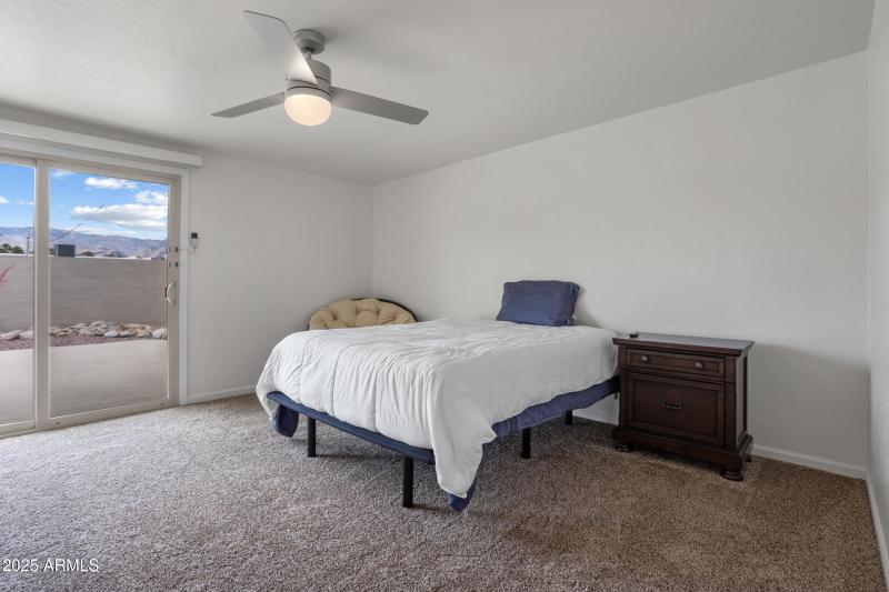 21_8425 e hawthorne st-011