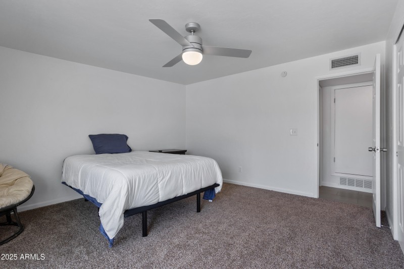 23_8425 e hawthorne st-013