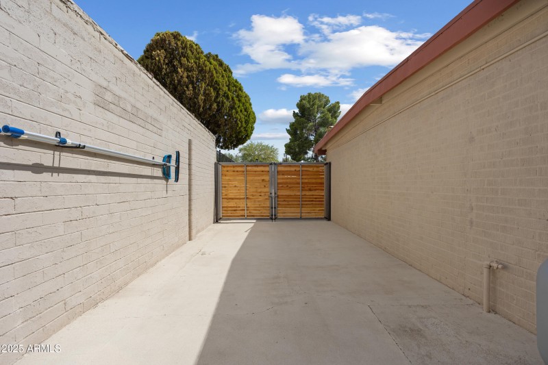 28_8425 e hawthorne st-021