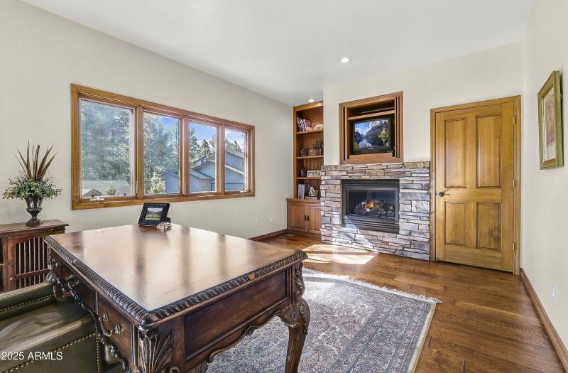 Guest Room 3_Office.