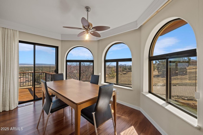 BREAKFAST ROOM