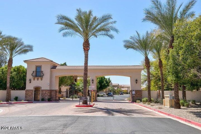 Palms Gate
