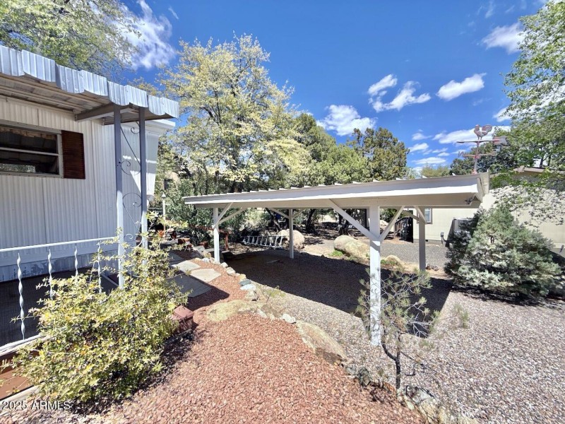 11 Carport