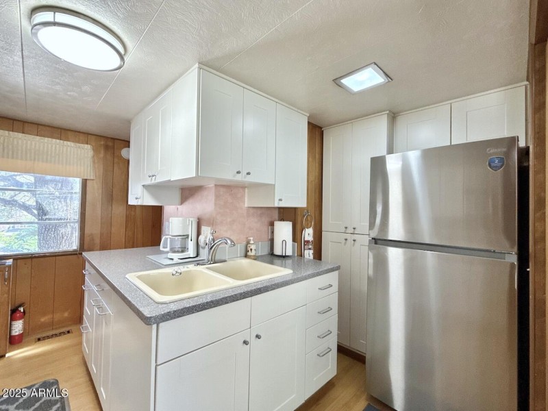 26 Kitchen