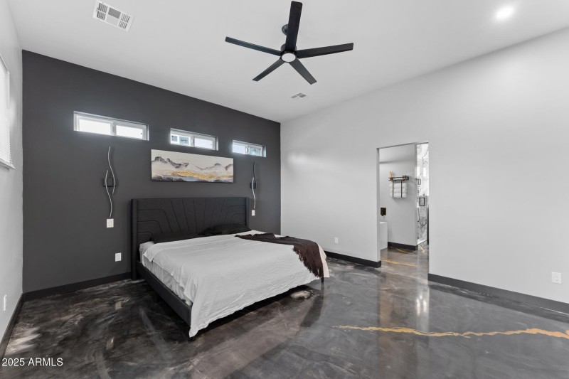 026-primary-bedroom
