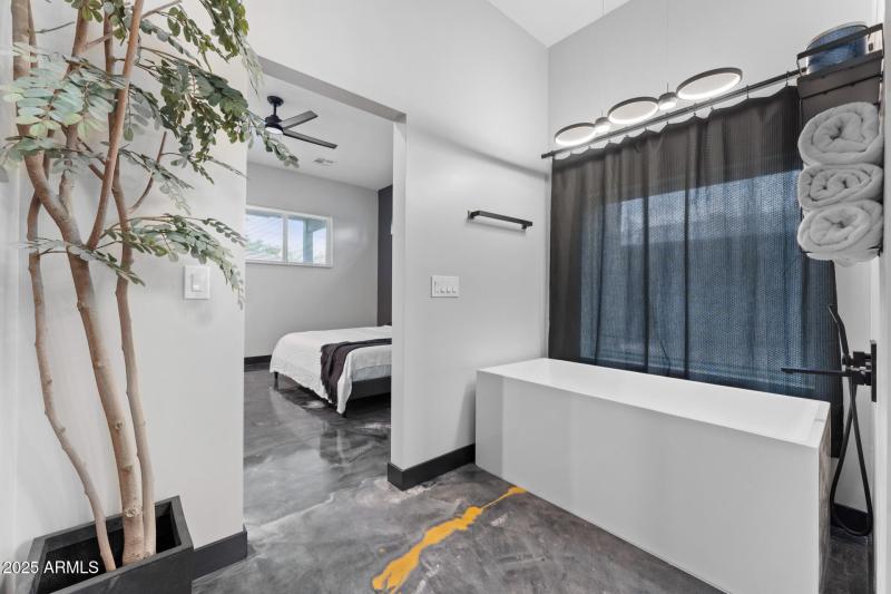 033-primary-bathroom