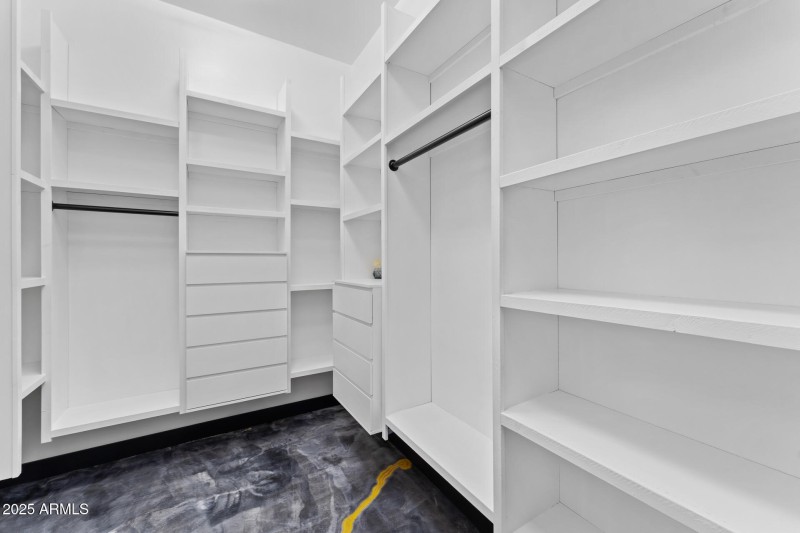 037-primary-closet