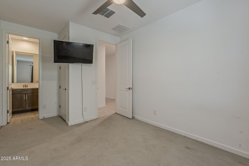 Bedroom 4 w/ En-Suite