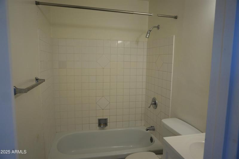 Unit 4 bathroom