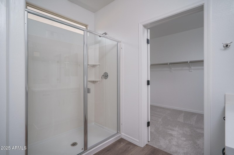 9) PRIMARY BATH