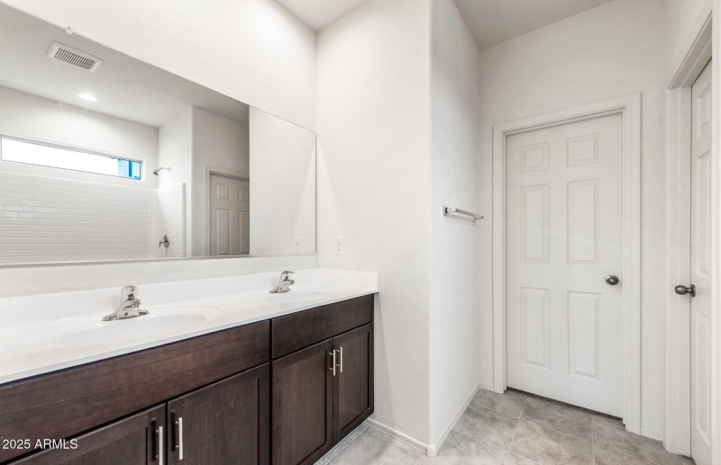 13 - Owner Bathroom