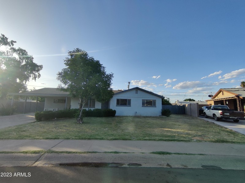 3208 W Bloomfield