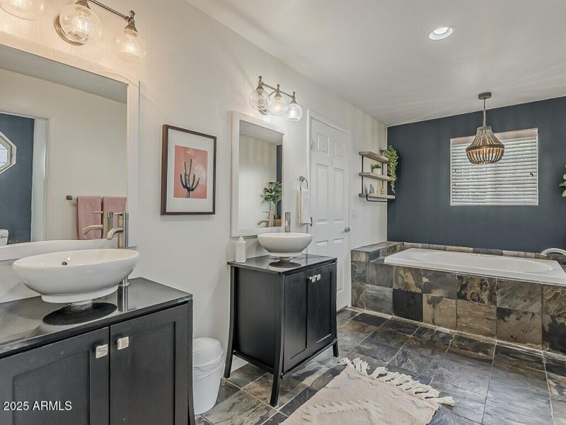 024_Master Bathroom