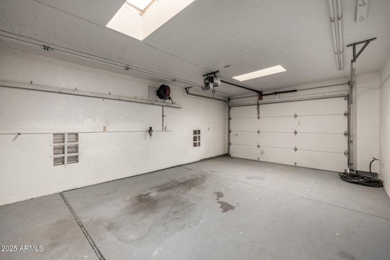 Garage/Paint room