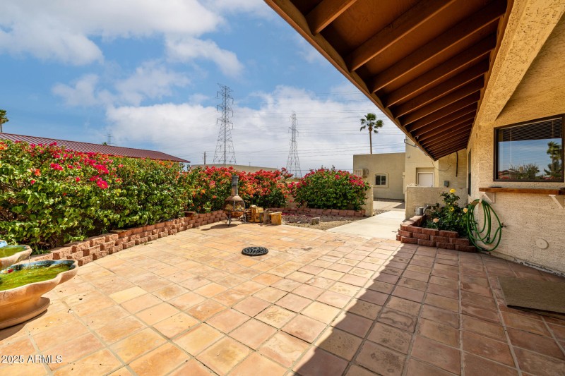 Side patio off kitchen
