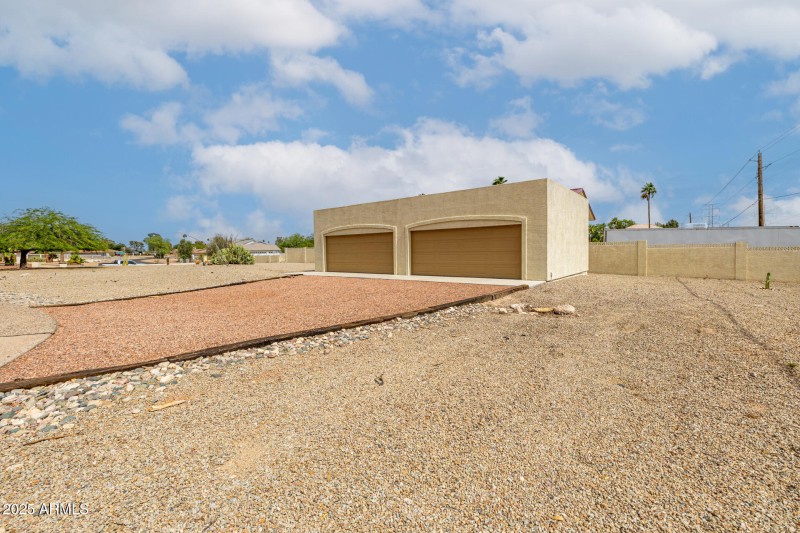 Detached garage