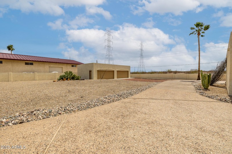 Detached garage