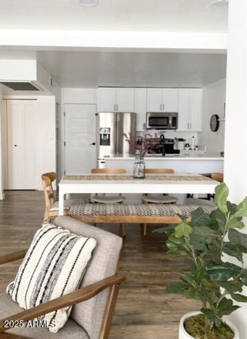 D8E995BF-C54A-4F8C-8180-42362280A57D_4_5