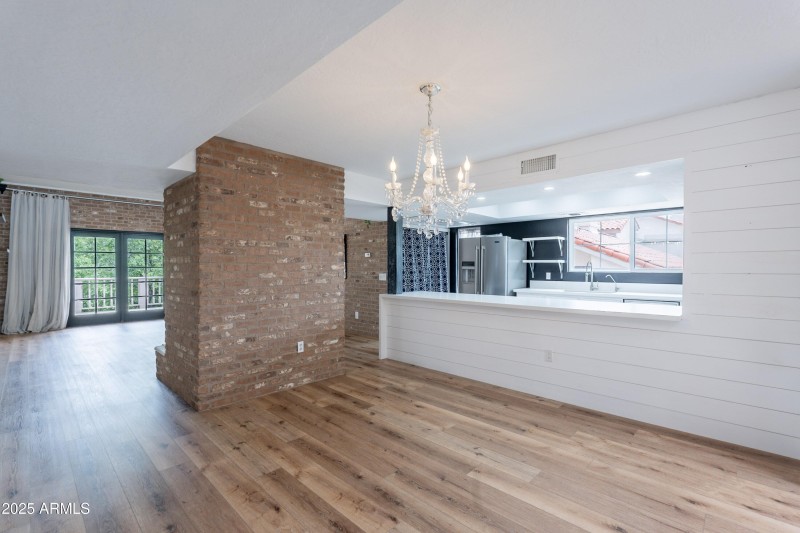 004_Dining Area