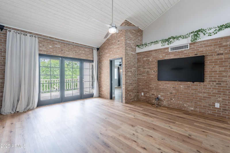 014_Family Room