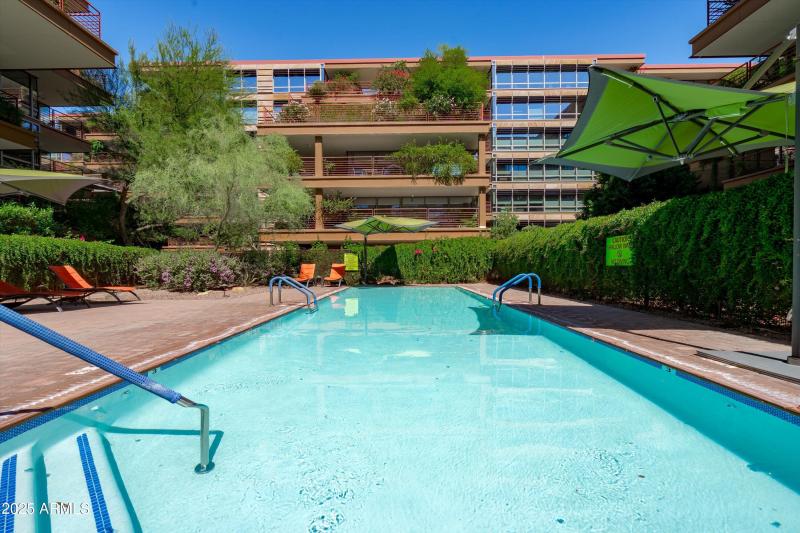 04-Pool View