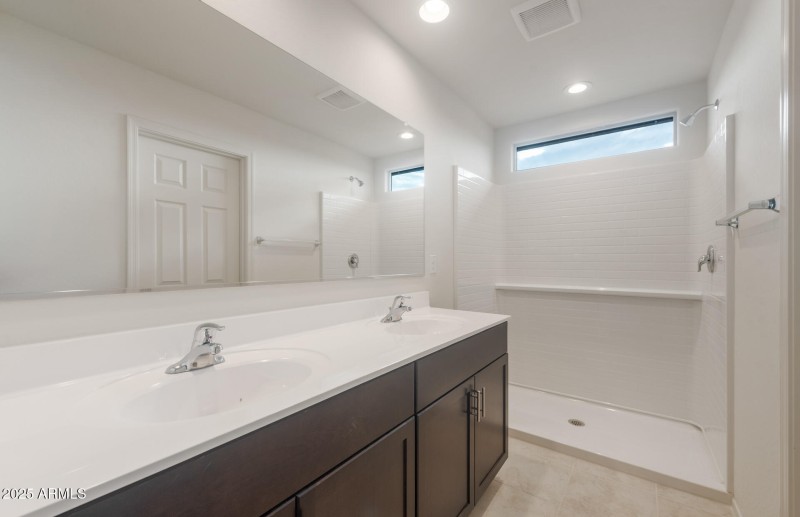13 - Owner Bathroom