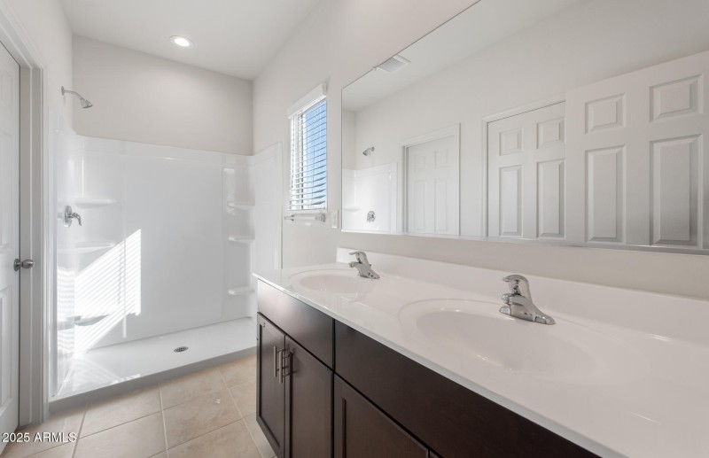 13 - Owner Bathroom