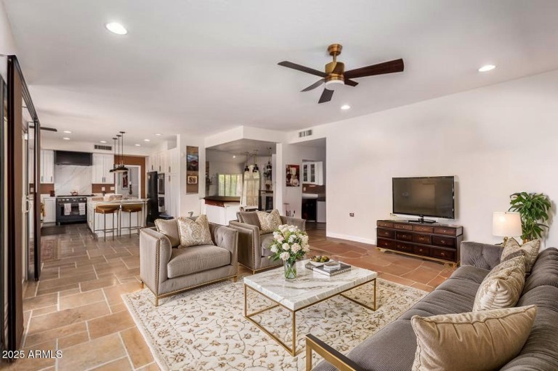 12-Rancho-Caliente - Living Room - Luxur