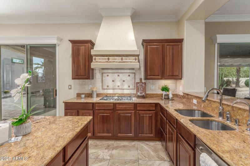 Kitchen with gas cooktop