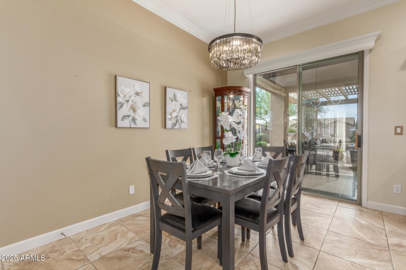 Eat-in kitchen